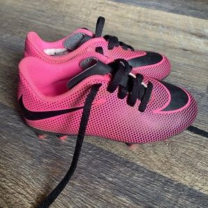 Girls size 10c nike soccer cleats
